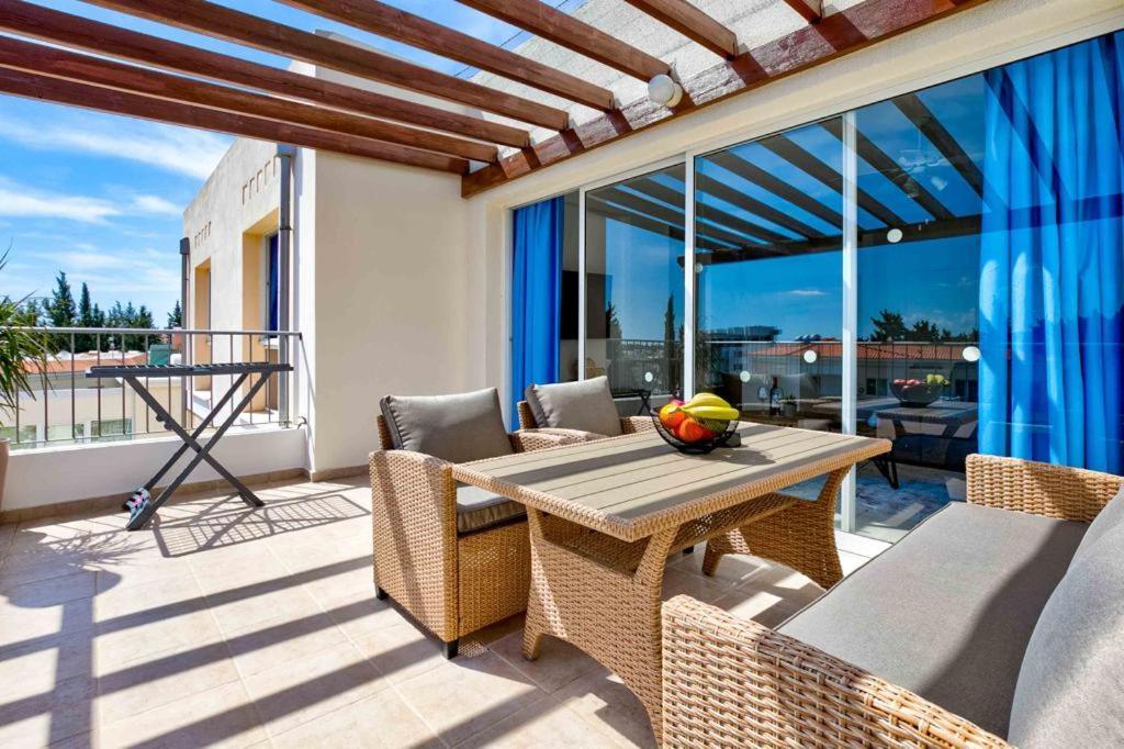Penthouse Carina Apartment Paphos Exterior foto