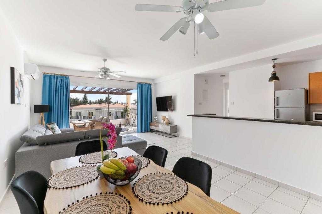 Penthouse Carina Apartment Paphos Exterior foto